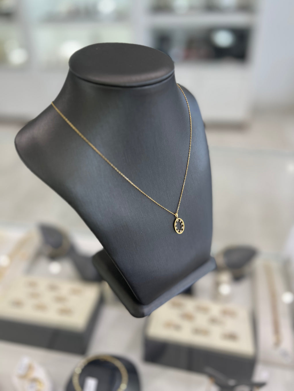 18kt Italian Oval With Eight Small Cubic Zirconia Pendant Chain