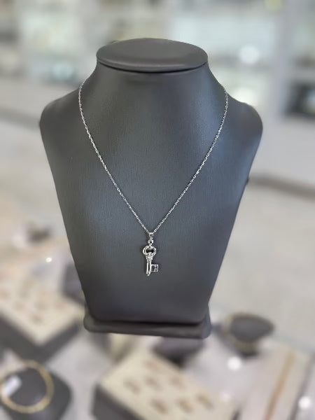 10kt White Gold Key Pendant Chain Necklace