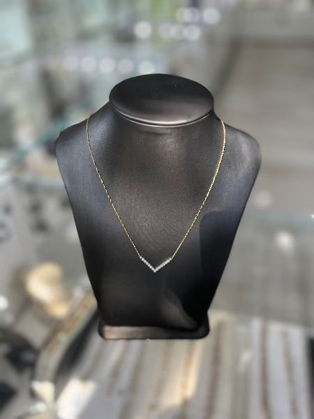 10kt V-Shape Cubic Zirconia Pendant Necklace
