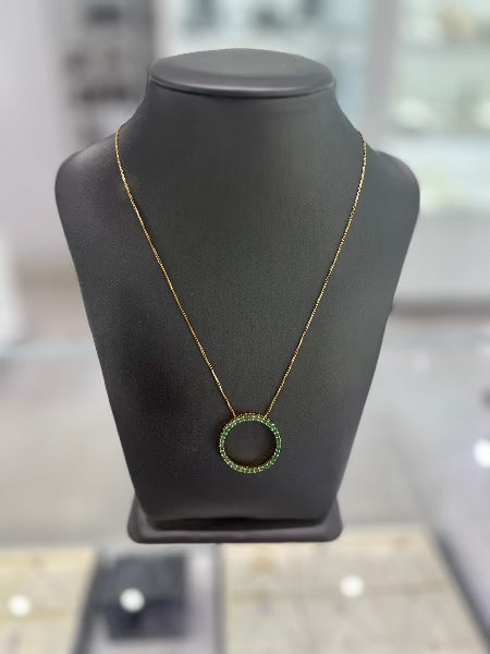 10kt Yellow Gold Emerald Round Pendant Chain