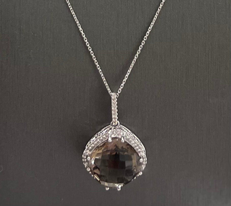 10kt White Gold Round With Diamonds