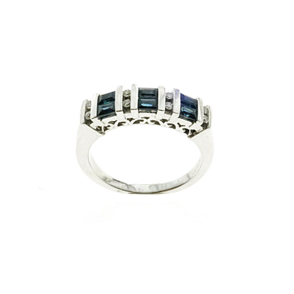 10Kt White Gold Saphire Diamond Ring