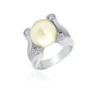 18kt South Sea Pearl With Diamonds