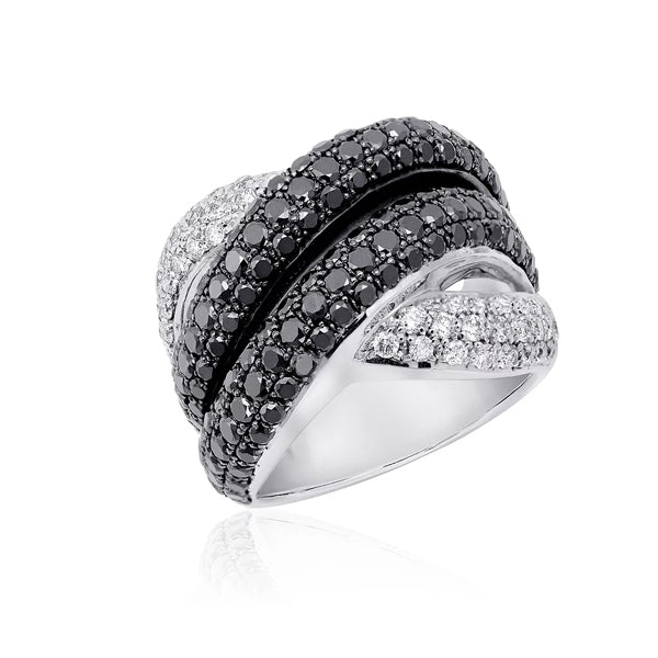 18kt Black And White Diamond Ring