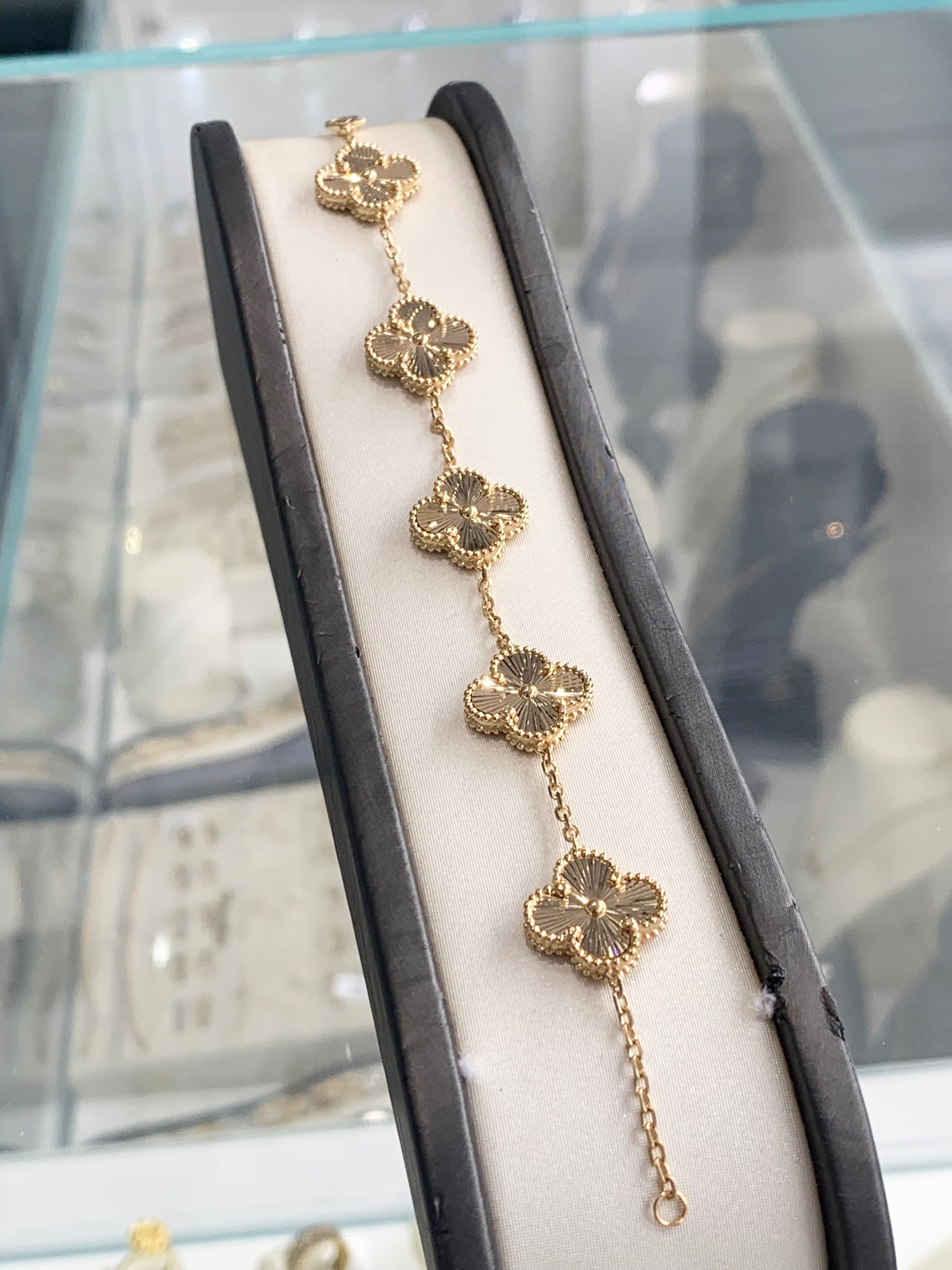 18kt Yellow Gold 5 Clover Leaf Bracelet 7 – Ducci Jewellers